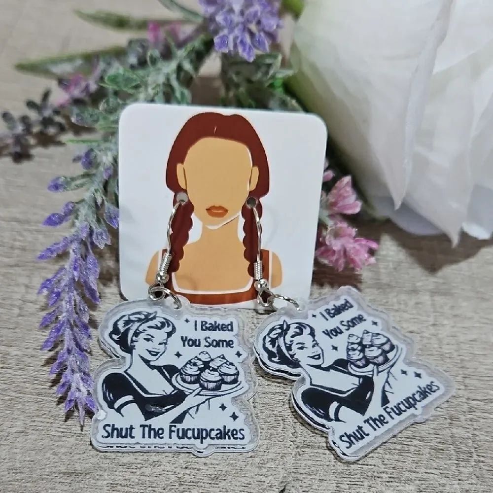 Retro 🎁 Black & White Sarcastic Cupcake Earrings